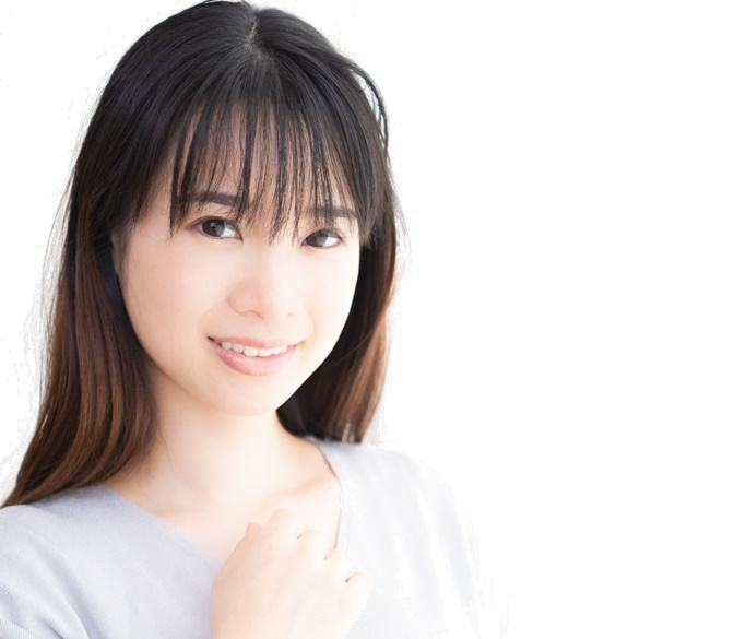 こちらを見つめている女性の画像