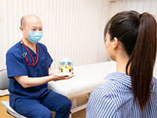 カウンセリングしている画像