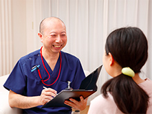 施術後の説明をしている画像